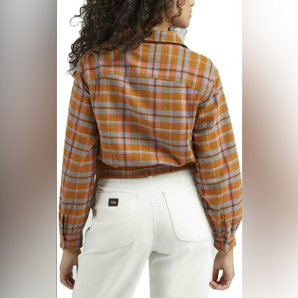 LEE JEANS WOMENS NWT -SzL
Lee Jeans Boxy Notch Collar
Button Down Shirt C - Picture 3 of 16